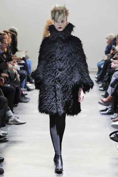 Look 18